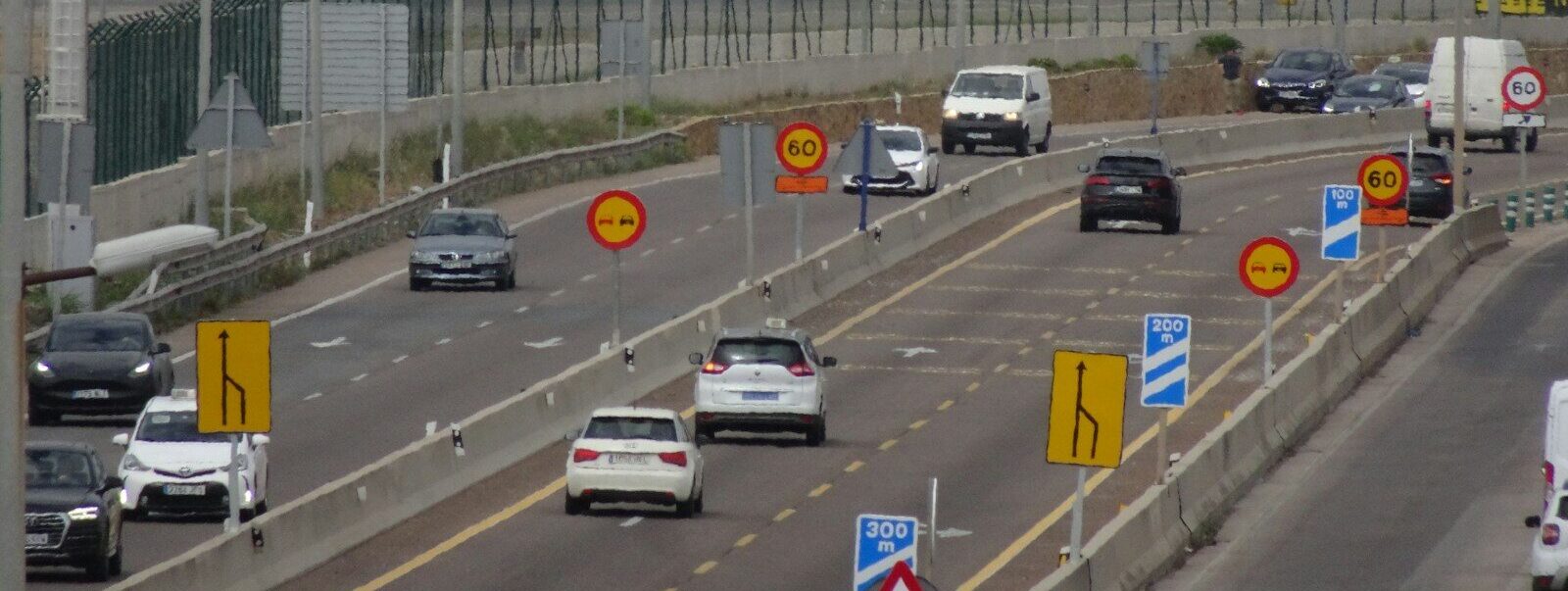 a large passenger jet flying over a busy highway